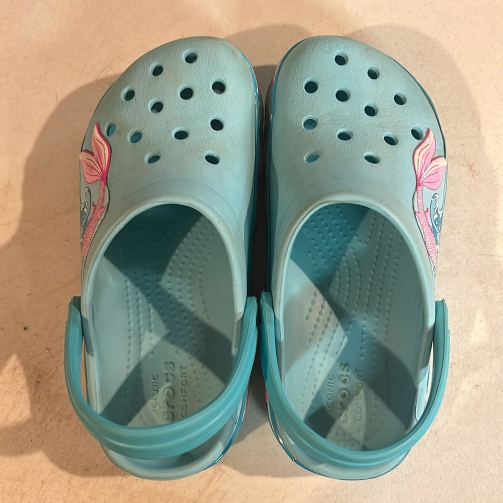 Little girl Crocs